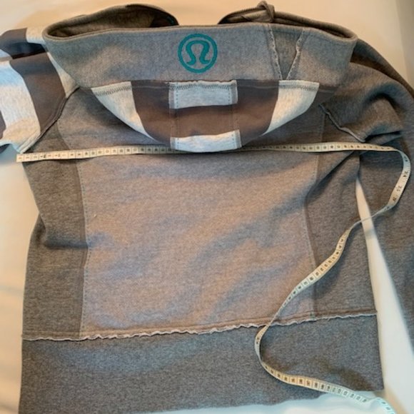 Lululemon Grey/Wht Mis-matched Sleeve Scuba Hoodie - Picture 4 of 6